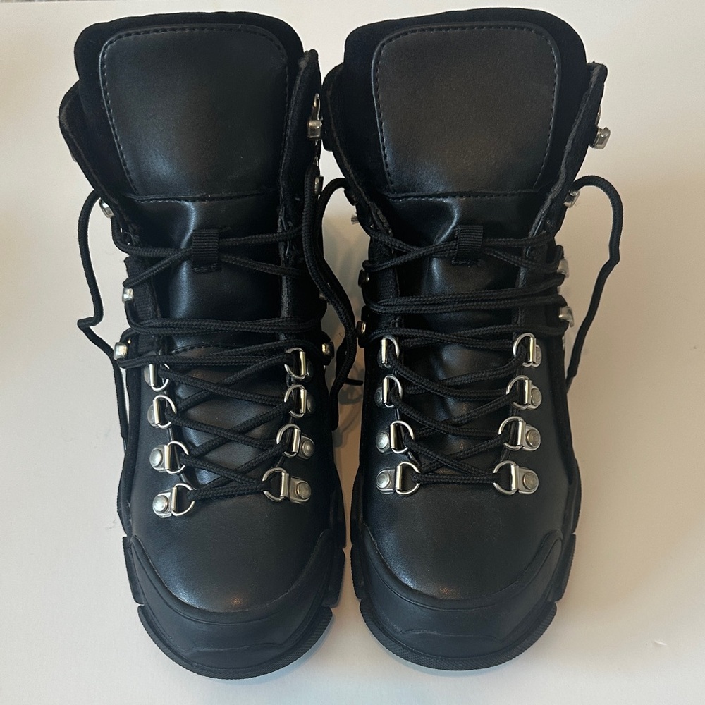 Womens Black Combat Moto Boots Classic Lace-Up Style Metal Hardware Like New